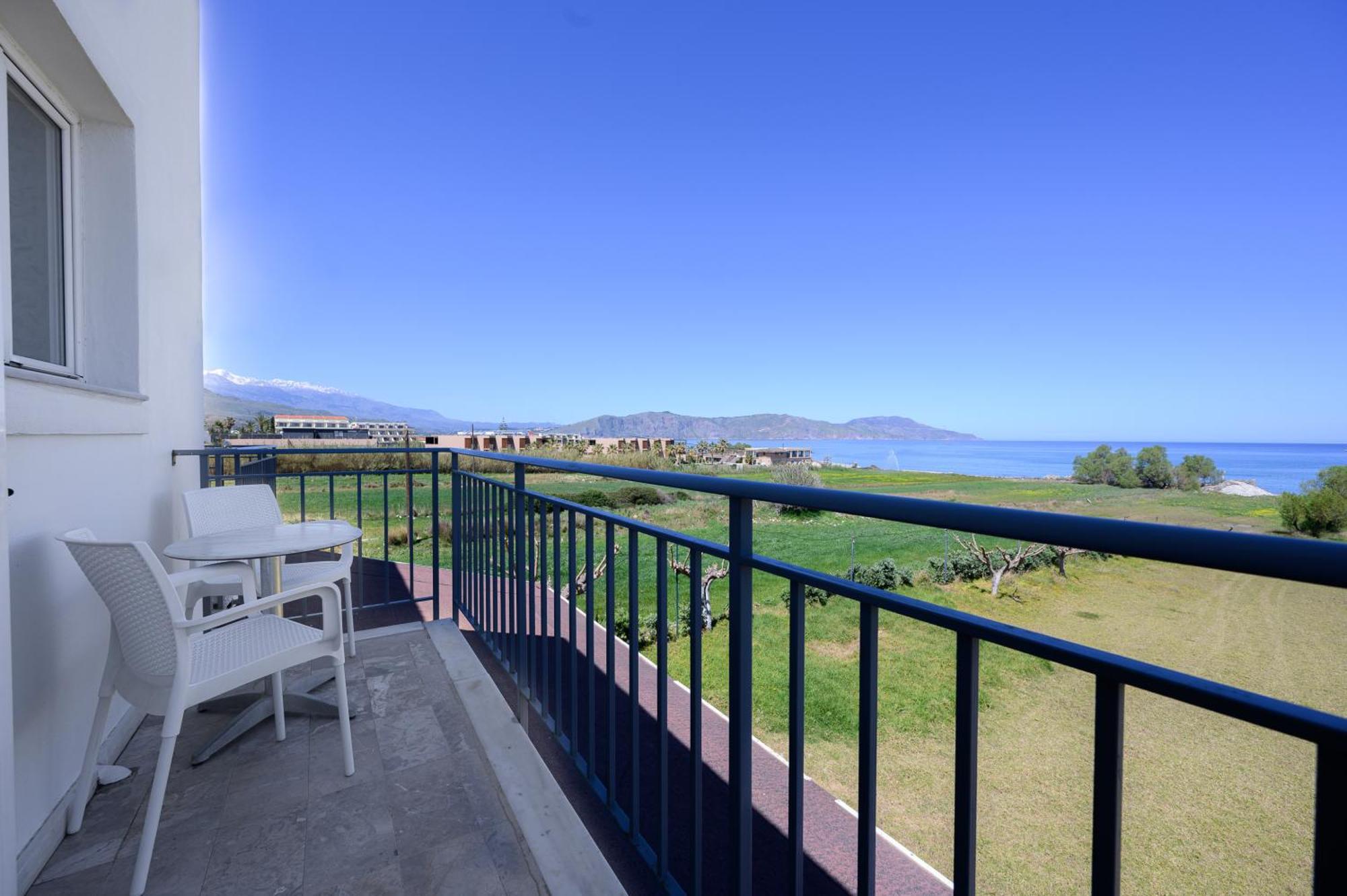 Beachfront First-Floor Suite Georgioupoli Bagian luar foto
