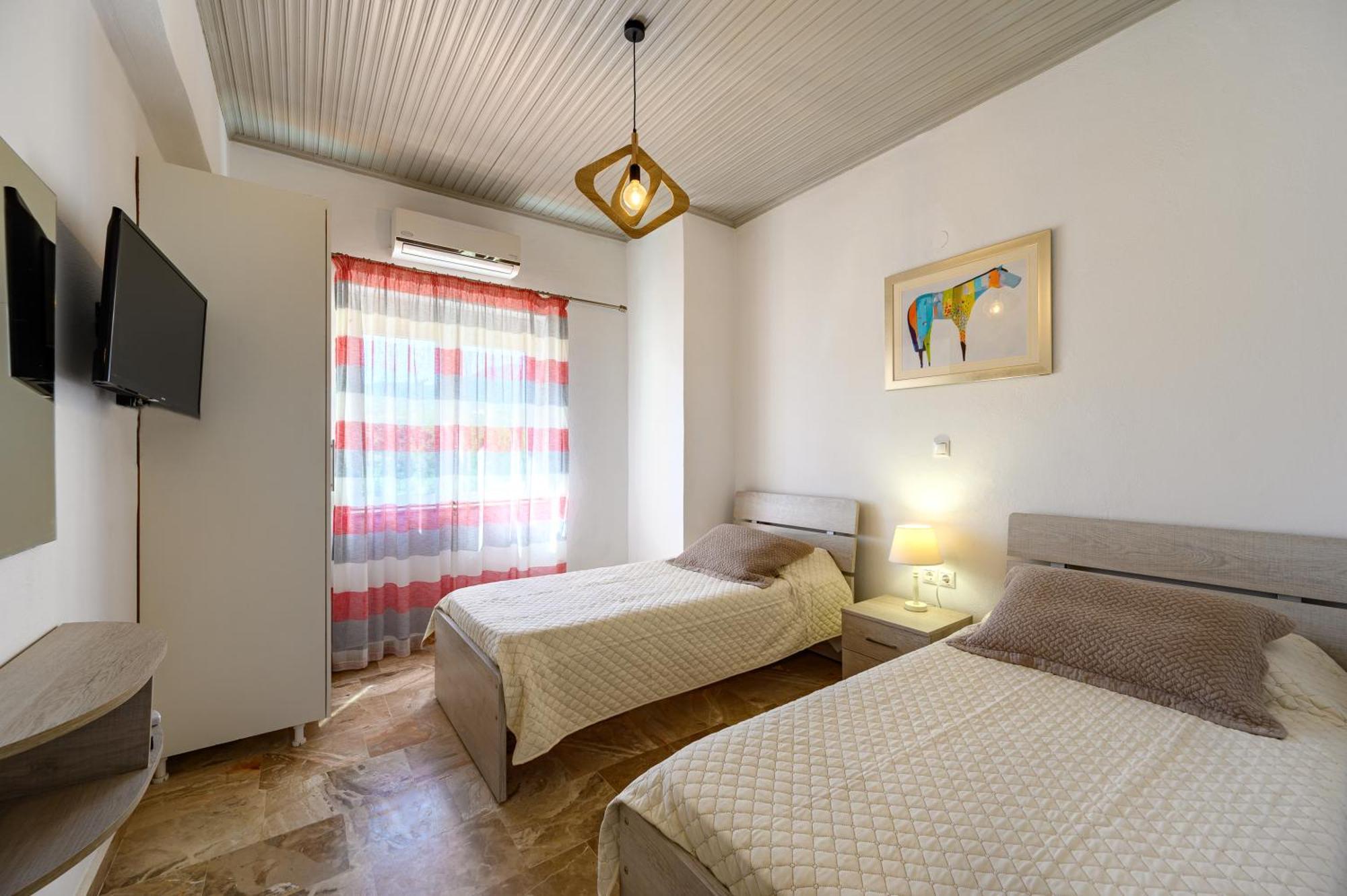 Beachfront First-Floor Suite Georgioupoli Bagian luar foto